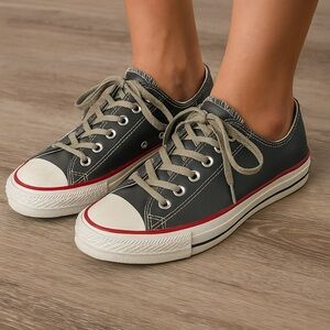 Converse All Star Low Top Leather Sneakers Gray/White Men’s 6.5 / Women’s 8.5